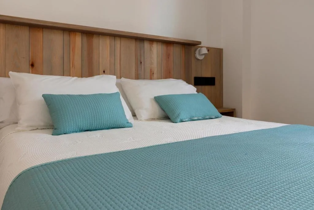 Habitación Deluxe - 1 cama grande — Hotel Cala Arena