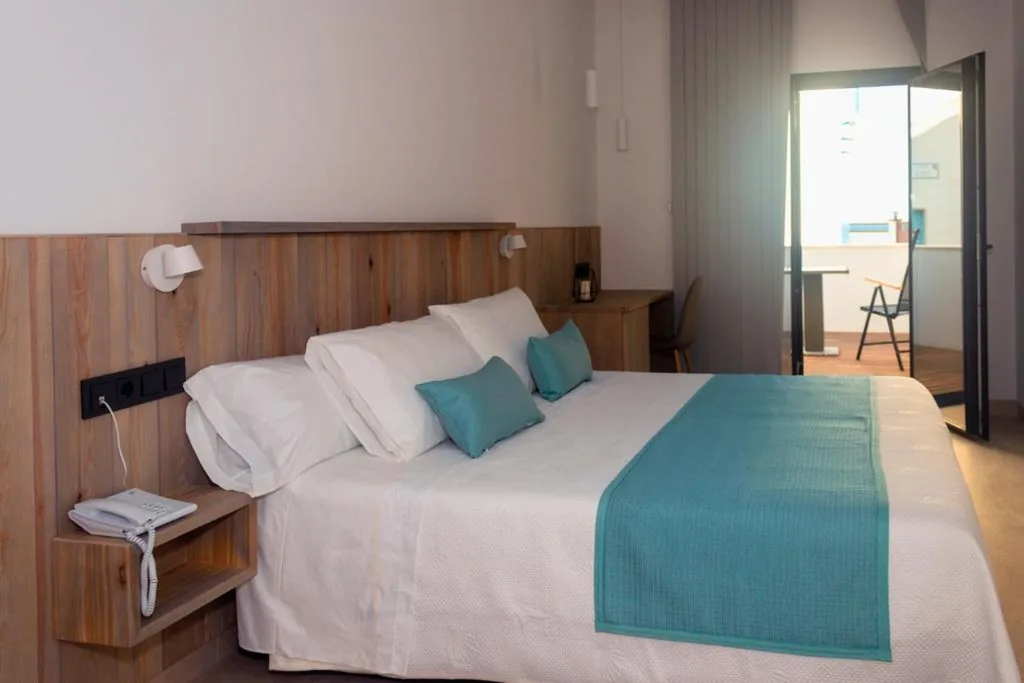 Habitación Doble Superior con terraza - 1 o 2 camas — Hotel Cala Arena