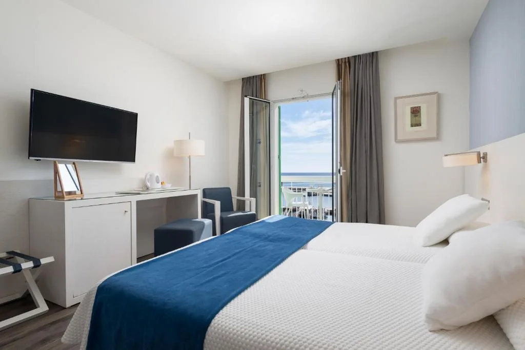 Camera doppia Superior con vista sul mare — Hotel Cala Bona