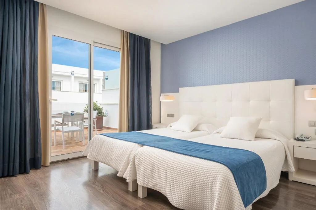Suite Superior con vista sulla città — Hotel Cala Bona