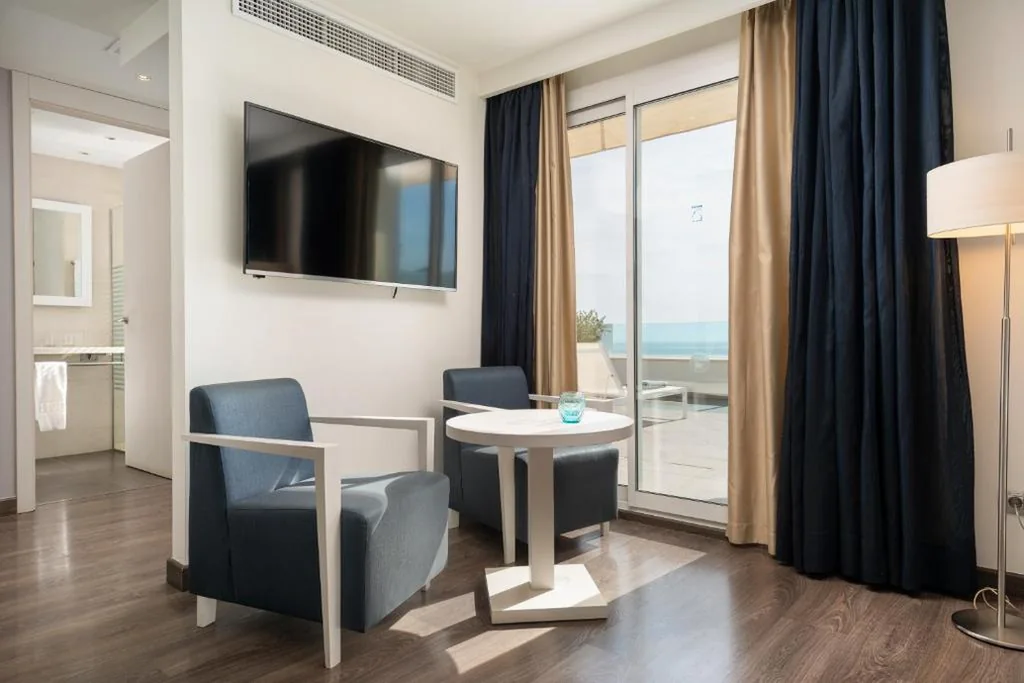 Suite Superior con vista sul mare — Hotel Cala Bona