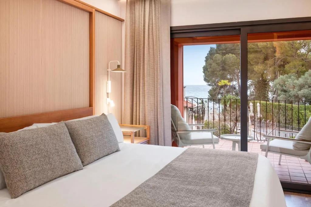 Camera Deluxe con vista mare — Hotel Cala del Pi - Adults Only
