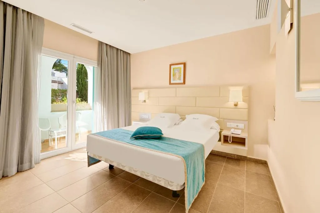 Camera doppia con balcone - 1 o 2 letti — Hotel Cala Dor - Adults Only