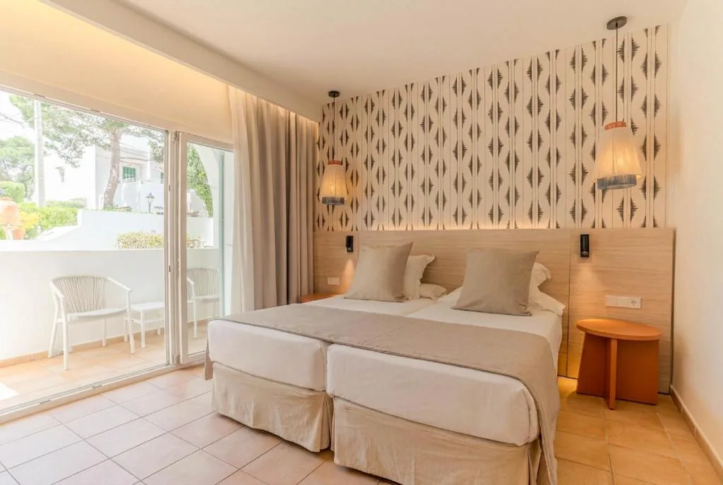 Suite junior con balcone — Hotel Cala Dor - Adults Only