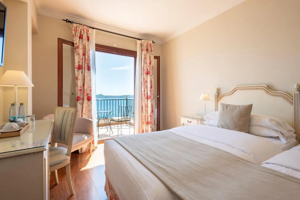 Tweepersoonskamer met balkon en frontaal zeezicht - 1 of 2 bedden — Hotel Cala Fornells