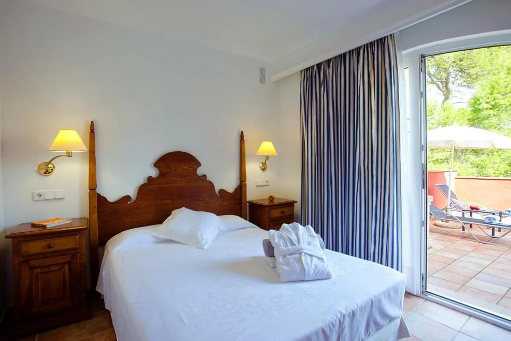 高级单人间 — Hotel Cala Sant Vicenç - Adults Only