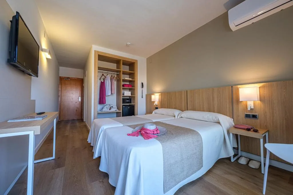 Habitación Doble Superior con terraza - 1 o 2 camas — Hotel California Garden
