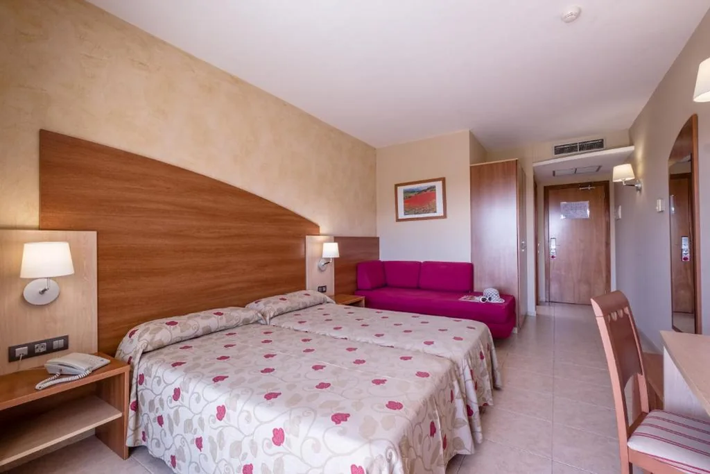 Habitación Estándar con terraza — Hotel California Palace