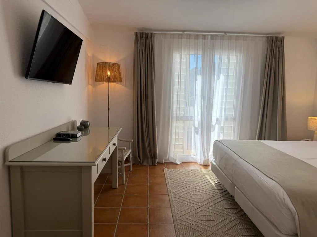 一部海の景色を望むダブルルーム — Hotel Calina