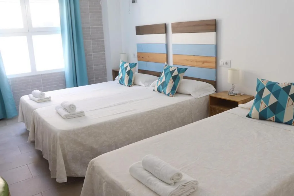 Habitación Triple — Hotel CALPE