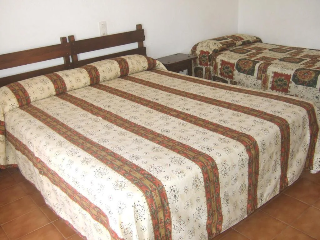 Habitación Triple — Hotel Can Català
