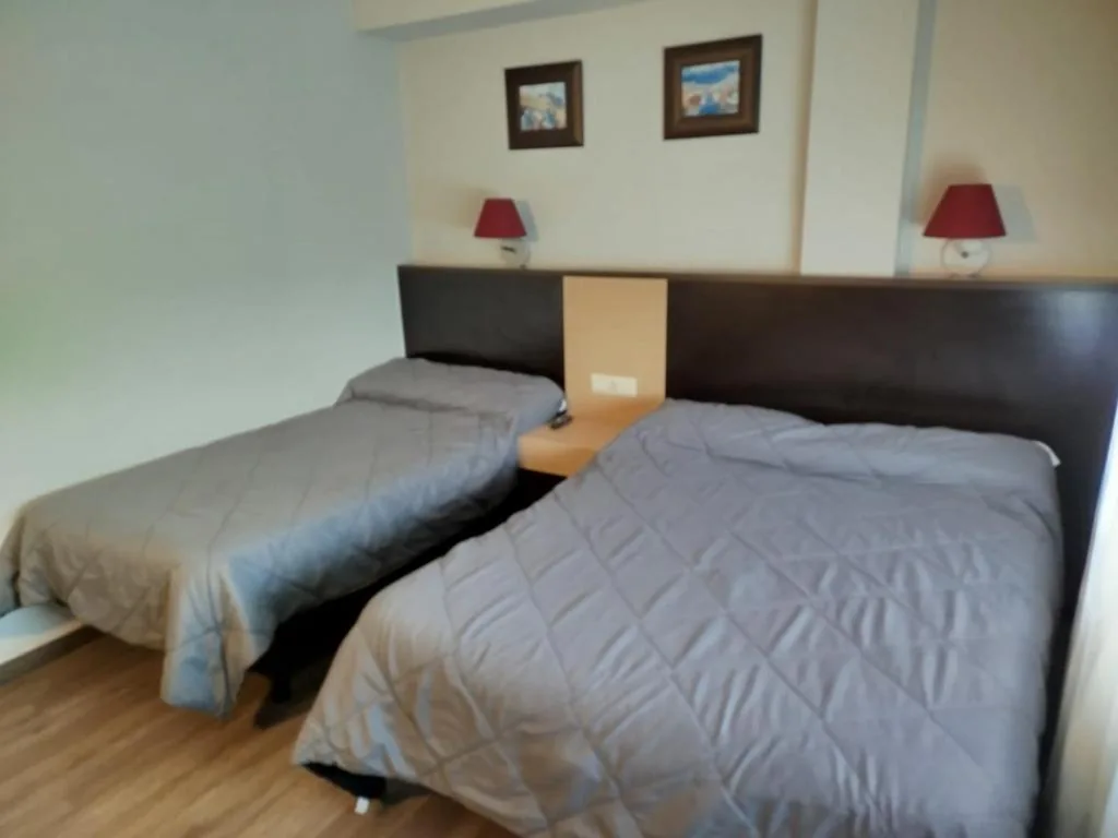 Chambre familiale (3 adultes) — Hotel Canaima Bruma 1,5 k Camino