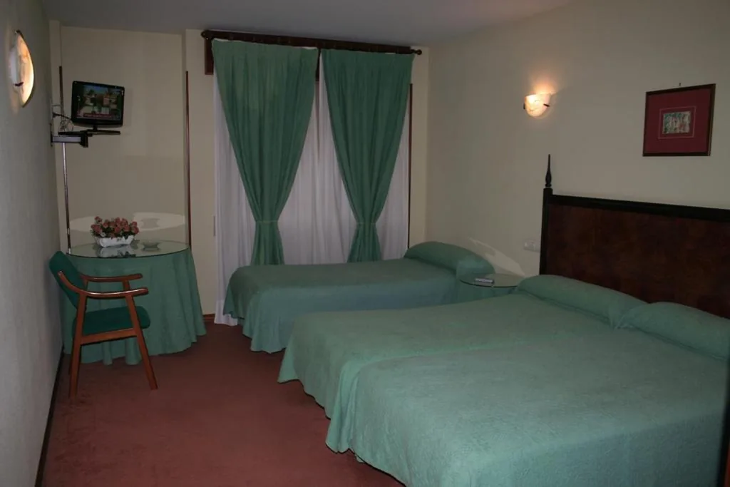 Habitación Triple — Hotel Canal