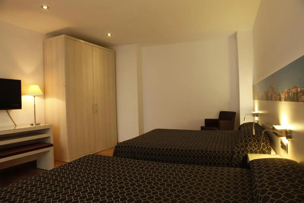 Habitación cuádruple — Hotel Canet