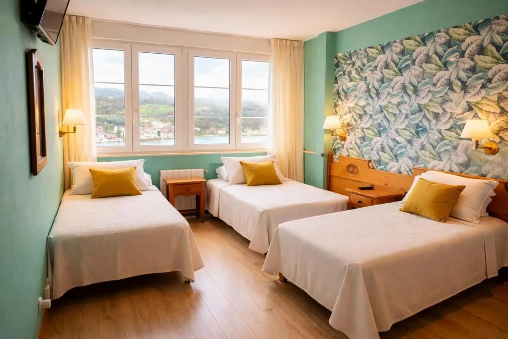 Camera tripla con bagno privato — Hotel Capellan