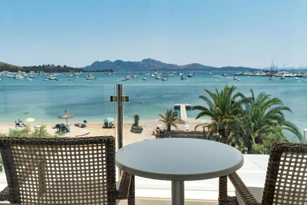 Habitación Doble con vistas al mar y balcón - 2 camas — Hotel Capri Pollensa
