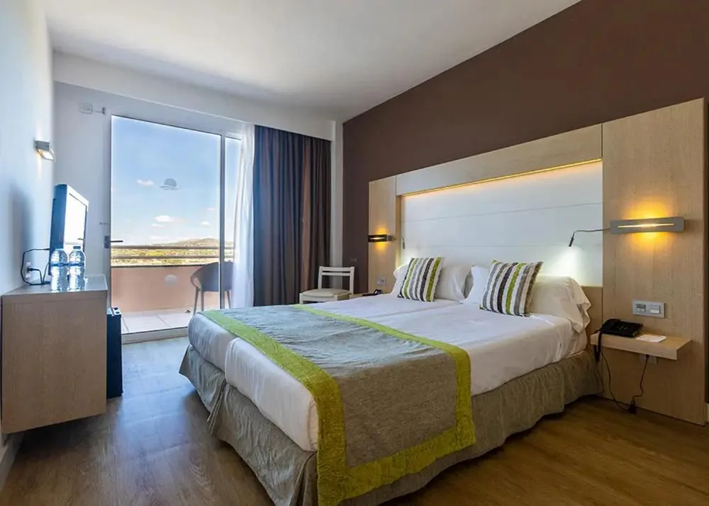 Vierbettzimmer — Hotel Caprice Sa Coma Park