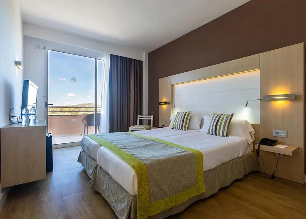 Doppelzimmer mit Poolblick — Hotel Caprice Sa Coma Park