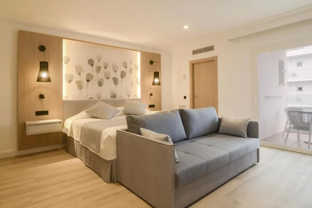 Habitación Doble Superior (2 adultos + 1 niño) — Hotel Capricho