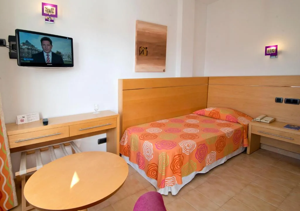 Habitación Individual con balcón — Hotel Capricho