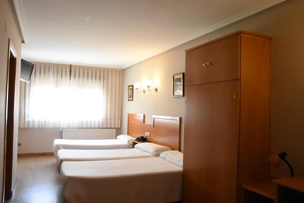 Vierbettzimmer — Hotel Carbayon