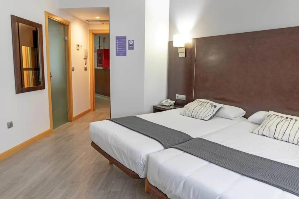 Doppelzimmer - 2 Betten — Hotel Cardeña by gaiarooms