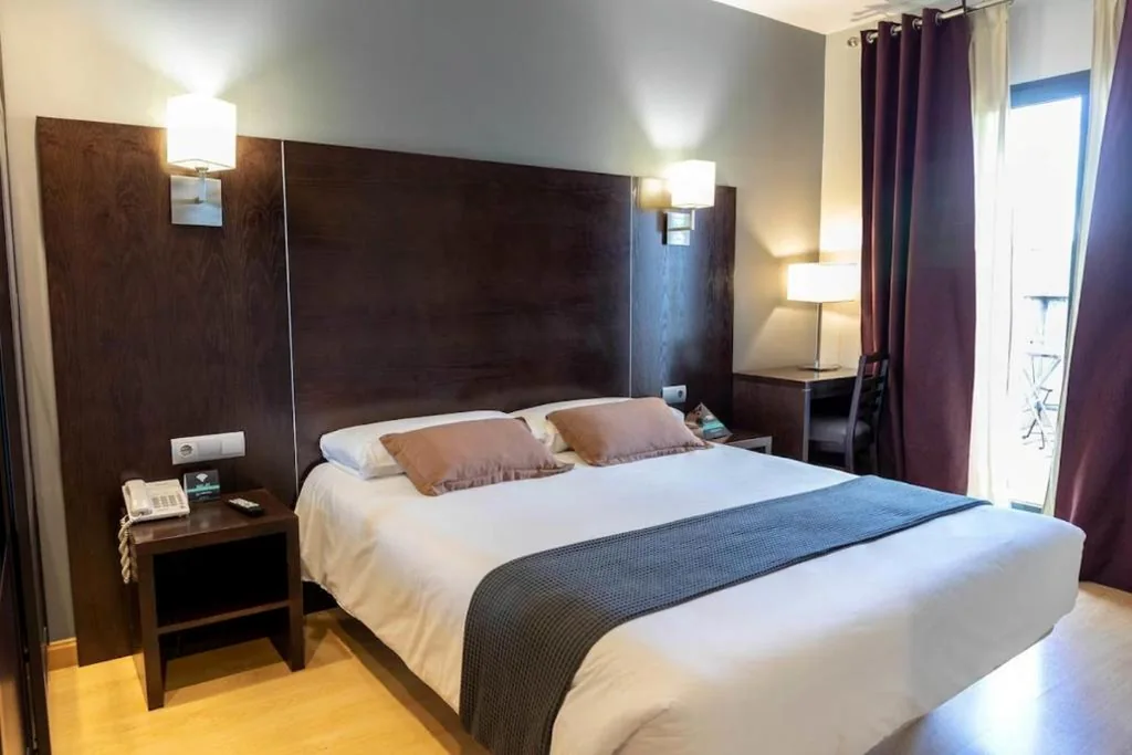 Doppelzimmer — Hotel Cardeña by gaiarooms