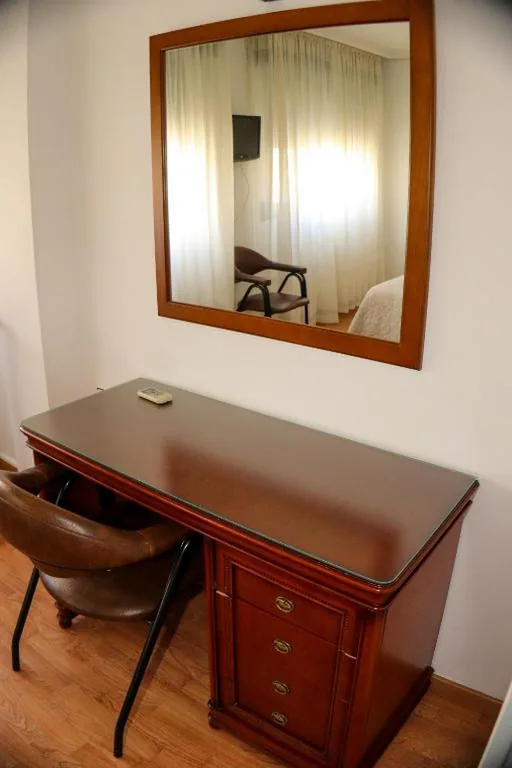 Single Room — Hotel Cardinal