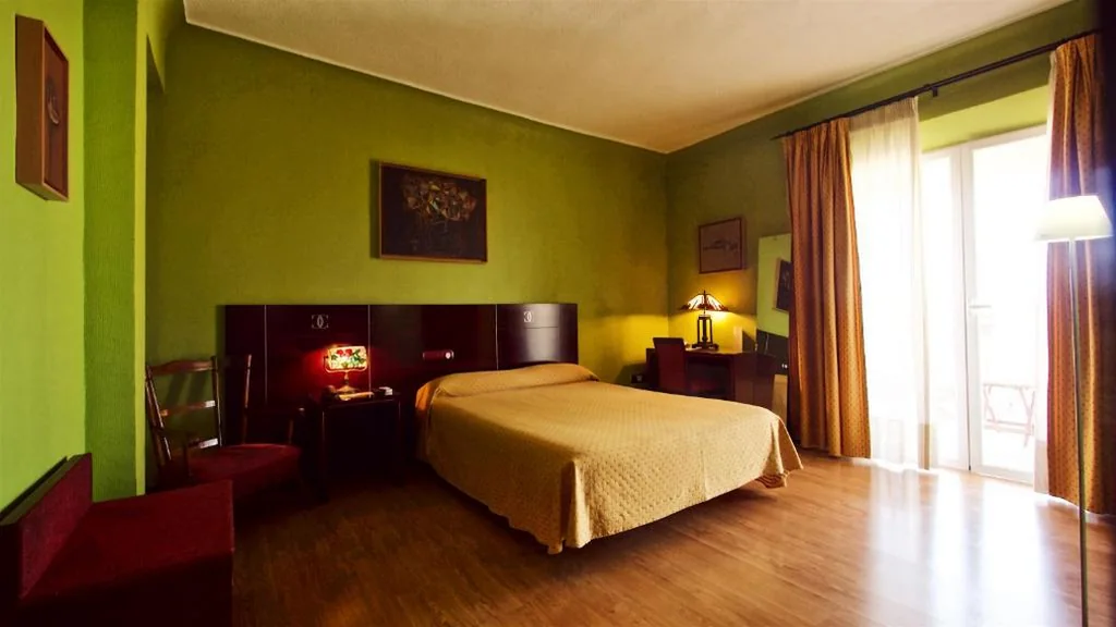 Chambre double avec balcon — Hotel Carlos V