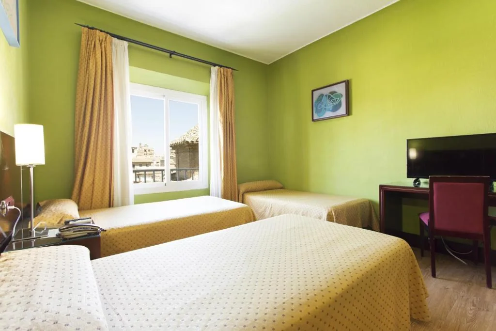 Chambre triple — Hotel Carlos V