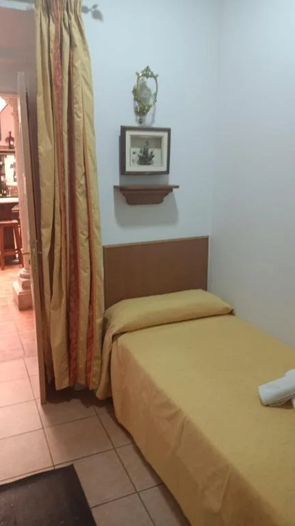 Petite chambre individuelle — Hotel Carlos V Jerez by Vivere Stays