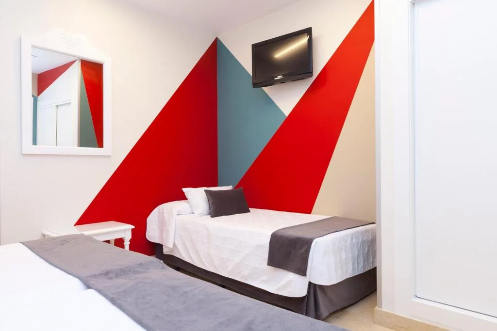 Habitación Triple — Hotel Carlos V