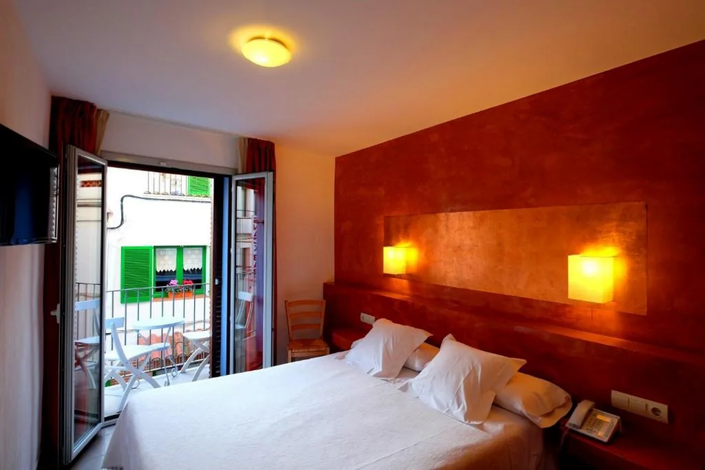 Habitación Doble con balcón — Hotel Carmen