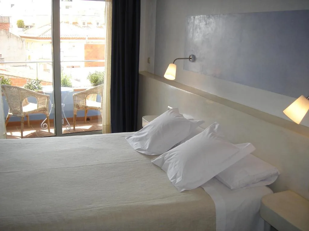 Habitación Doble Deluxe con balcón — Hotel Carmen