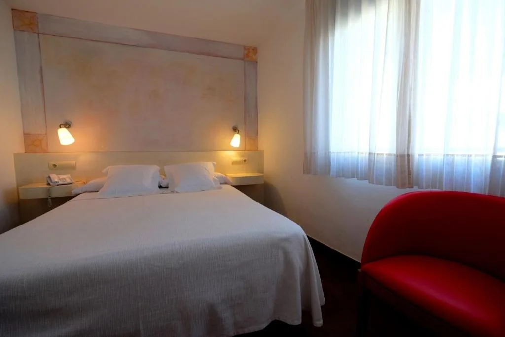 Habitación Doble Pequeña - 1 o 2 camas — Hotel Carmen