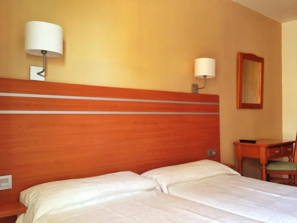 Tweepersoonskamer met 2 bedden — Hotel Carmen Teresa