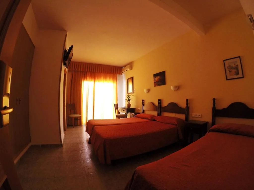 Driepersoonskamer — Hotel Carmen Teresa