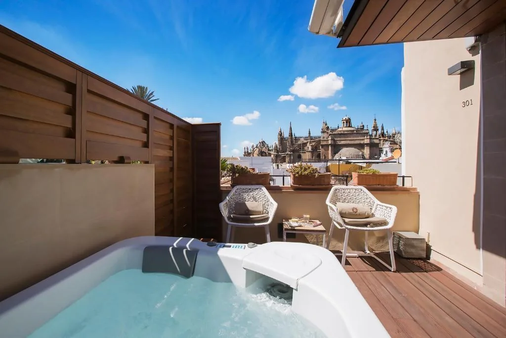 Habitación Deluxe con terraza y Jacuzzi® — Hotel Casa 1800 Sevilla