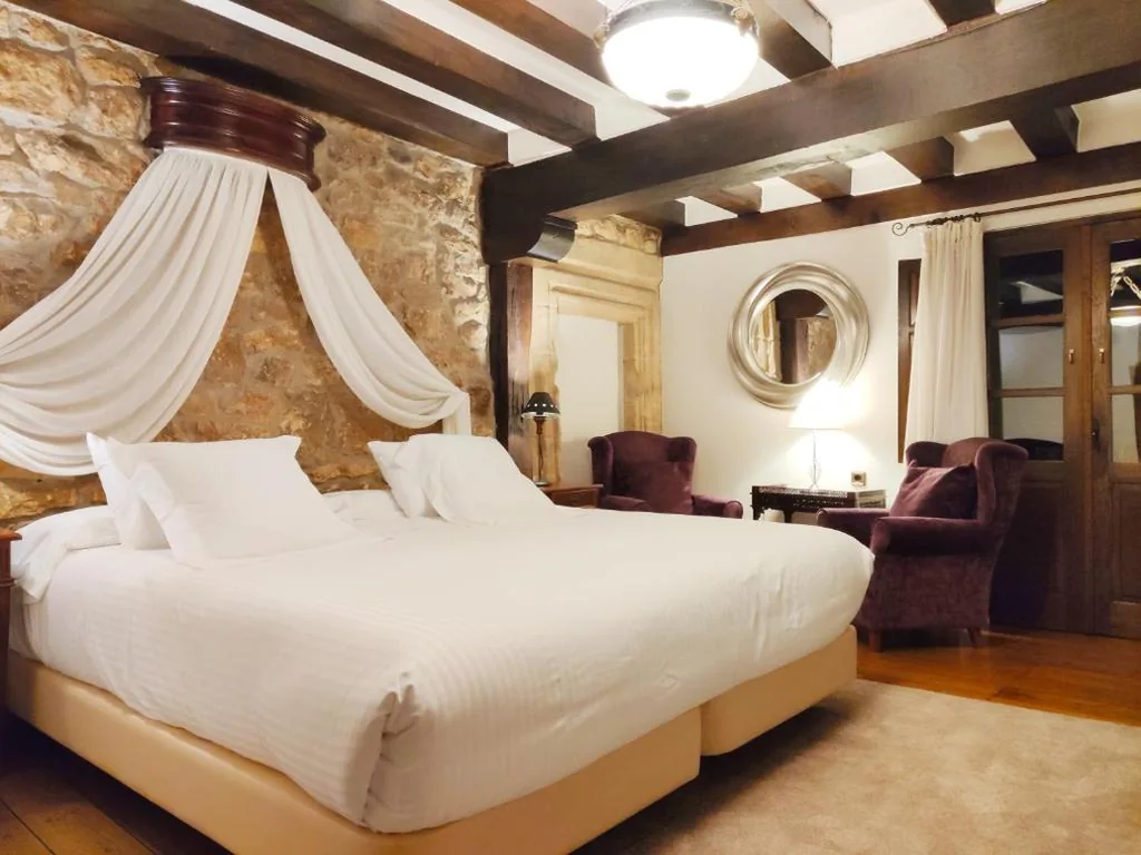 Doppelzimmer mit Balkon – 1 oder 2 Betten — Hotel Casa del Marqués