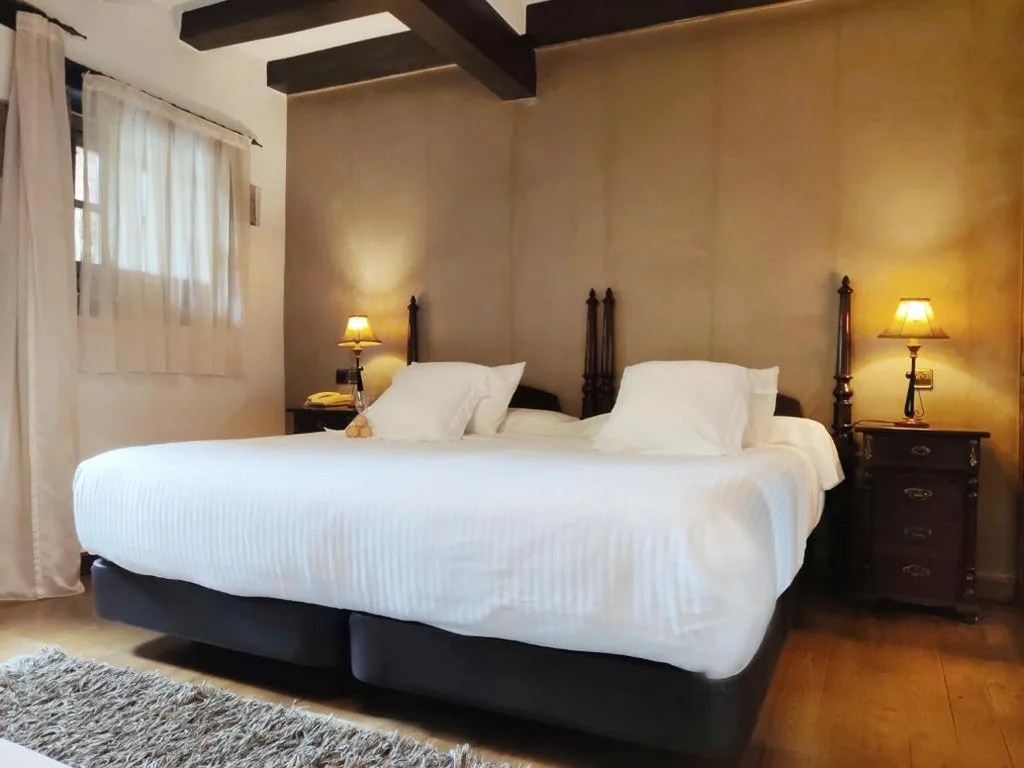 Dreibettzimmer mit Balkon — Hotel Casa del Marqués