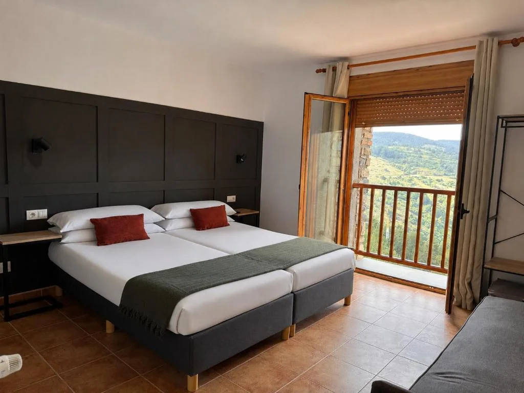 Habitación Doble Confort (2 adultos + 1 niño) — Hotel Casa Eira B&B