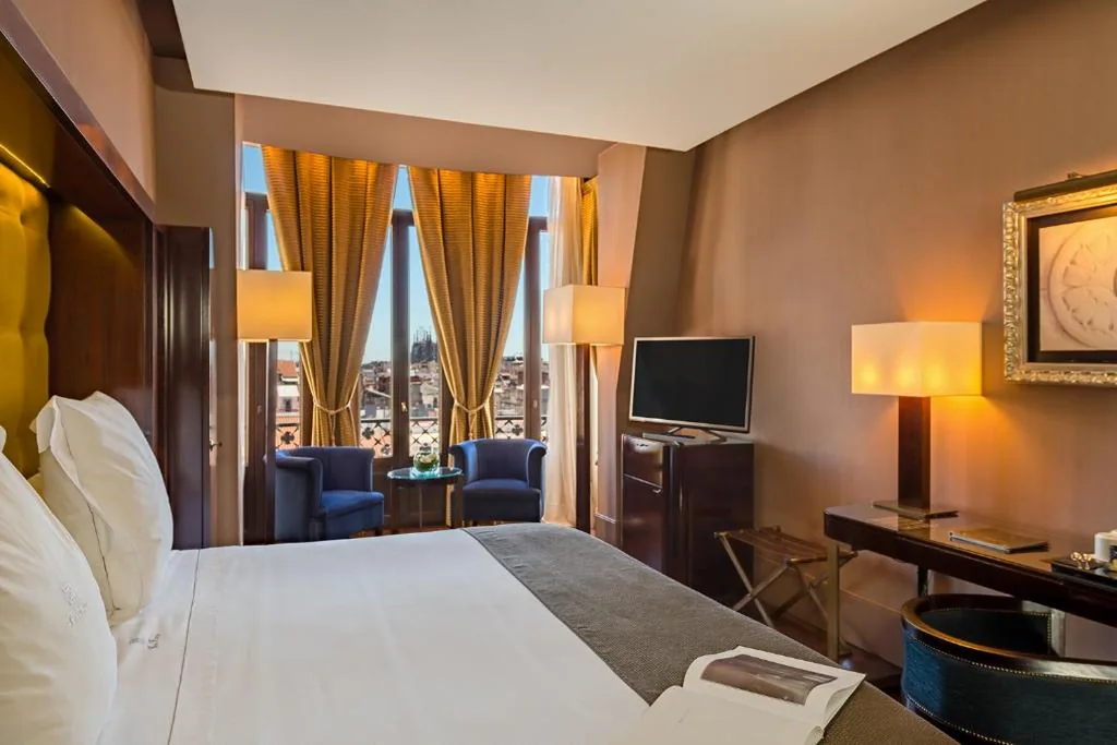 Deluxe tweepersoonskamer met extra bed — Hotel Casa Fuster G.L Monumento
