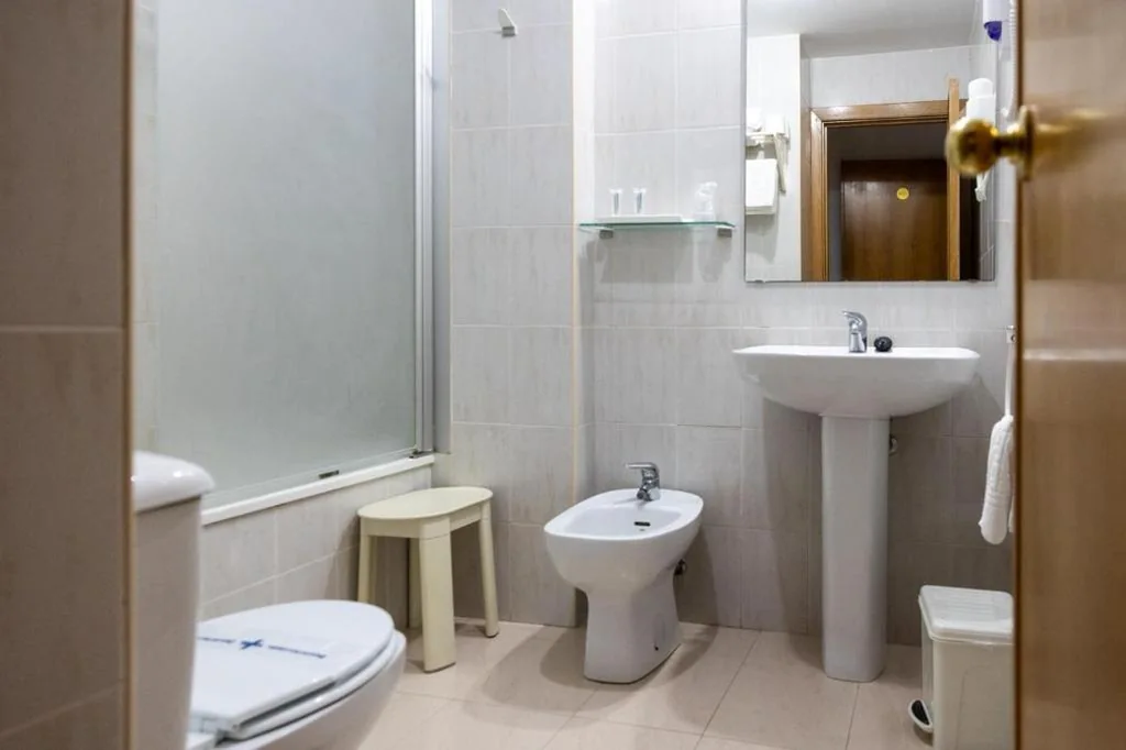 Economy-Doppelzimmer mit 1 oder 2 Betten — Hotel Casa Lorenzo