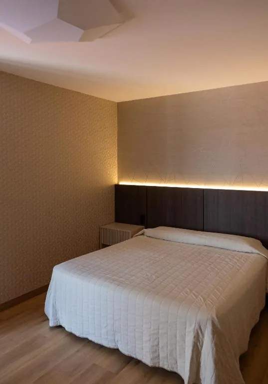 Dreibettzimmer (2 Erwachsene + 1 Kind) — Hotel Casa Lorenzo