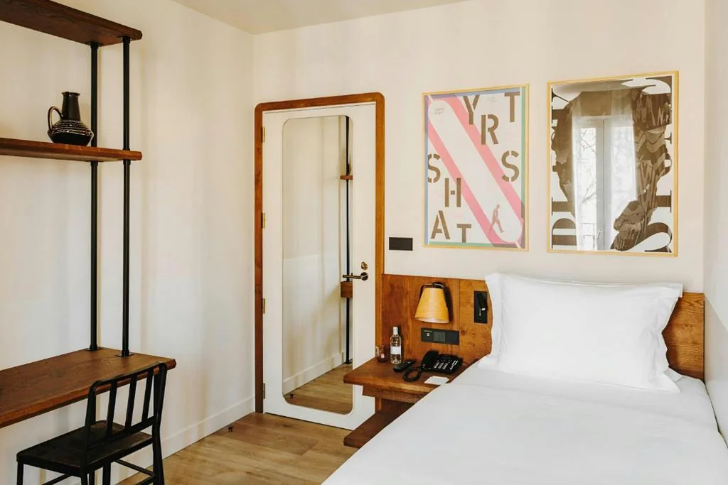 Camera singola con balcone e vista sulla strada — Hotel Casa Luz