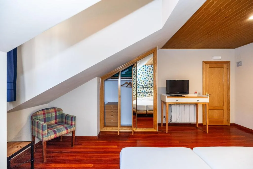 山の眺めを楽しめる4人部屋 — Hotel Casa Miño