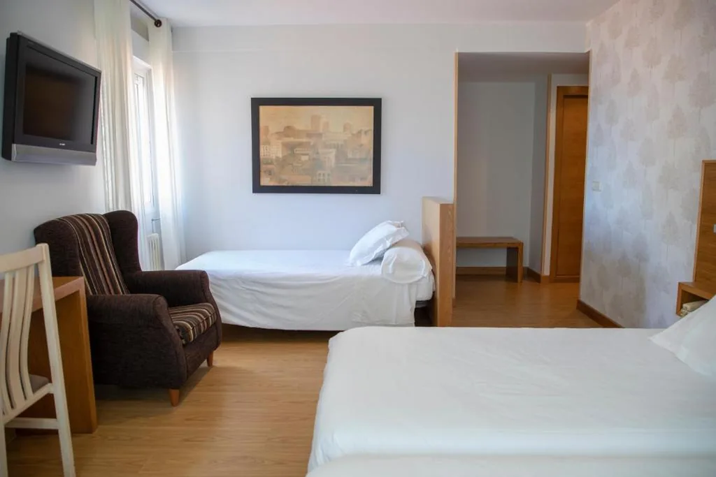 Habitación Triple con vistas — Hotel Casa Román