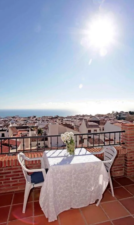 Habitación Doble con balcón y vistas al mar — Hotel Casa Rosa