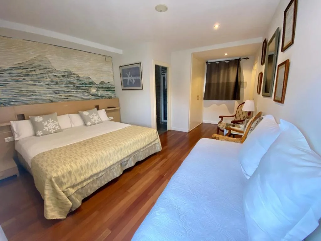 Habitación Superior con cama extragrande — Hotel Casa Socotor