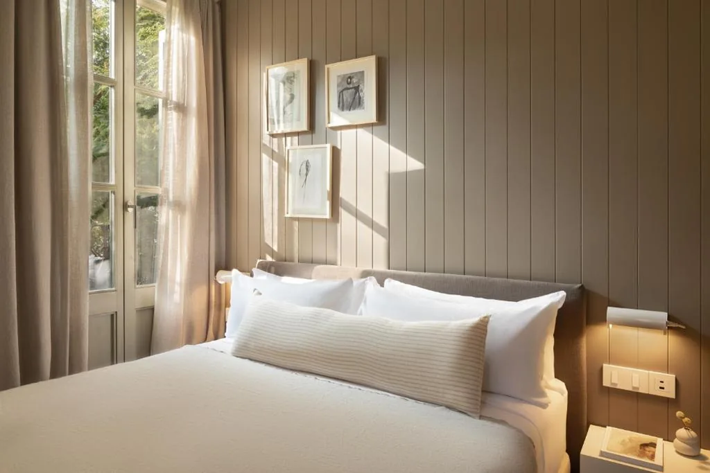 Camera angolare dal design particolare — Hotel Casa Teva Barcelona